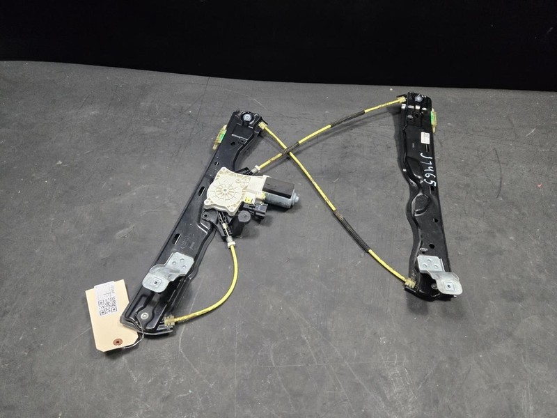 Front Right Door Window Regulator w/ Motor 2018 Range Rover Velar LR165910 19-22