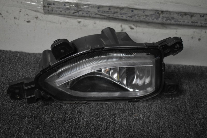 2018-2020 HYUNDAI KONA FOG LIGHT RIGHT SIDE FACTORY OEM