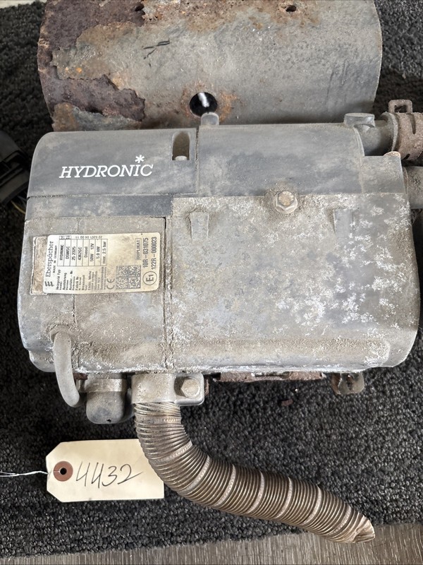 Eberspacher Hydronic Diesel Engine Heater 10R-031075 / 122R-000023