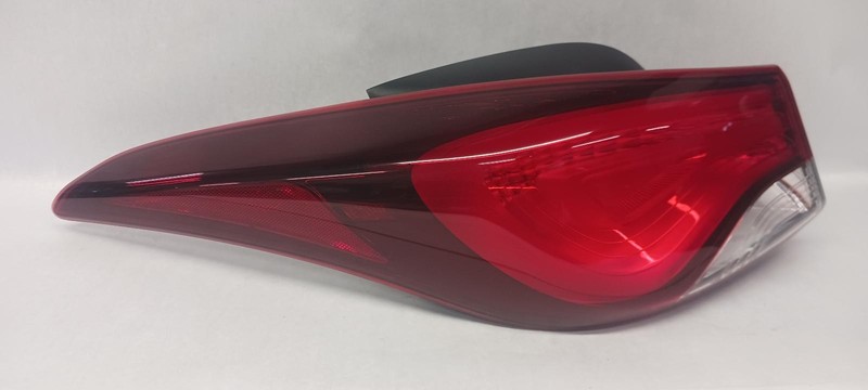 14-'16 HYUNDAI ELANTRA Sedan driver outer Taillight incandescent OEM Grade A!