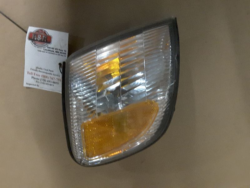 01 02 FORESTER R. CORNER/PARK LIGHT PARKLAMP/TURN SIGNAL FENDER MOUNTED 84553