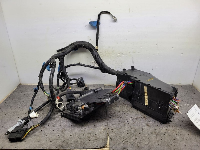 Fuse Junction Box Engine Fits 18 ESCAPE 1724498