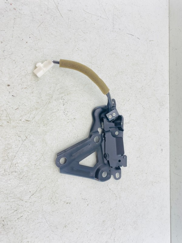10-15 Lexus IS250C IS350C CONVERTIBLE REMOVABLE ROOF RIGHT CATCH OEM 63270-53010