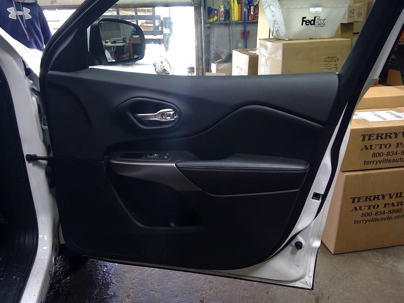 CHEROKEE2019 Passenger Right Front Door Trim Panel 1778467