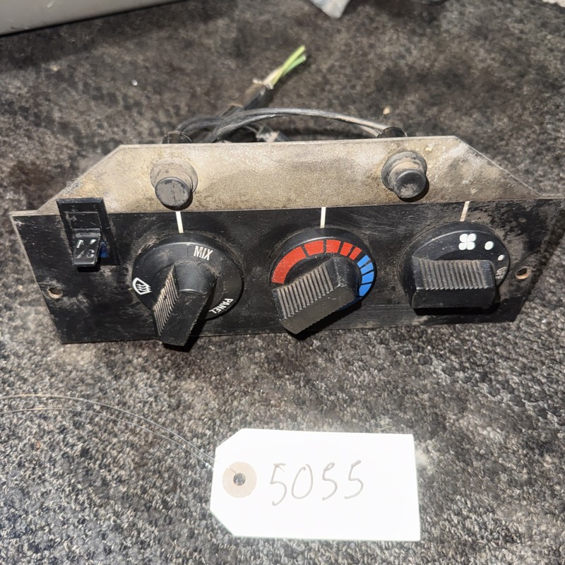 International 4700 Heat A/C Dash Control Panel READ DESCRIPTION