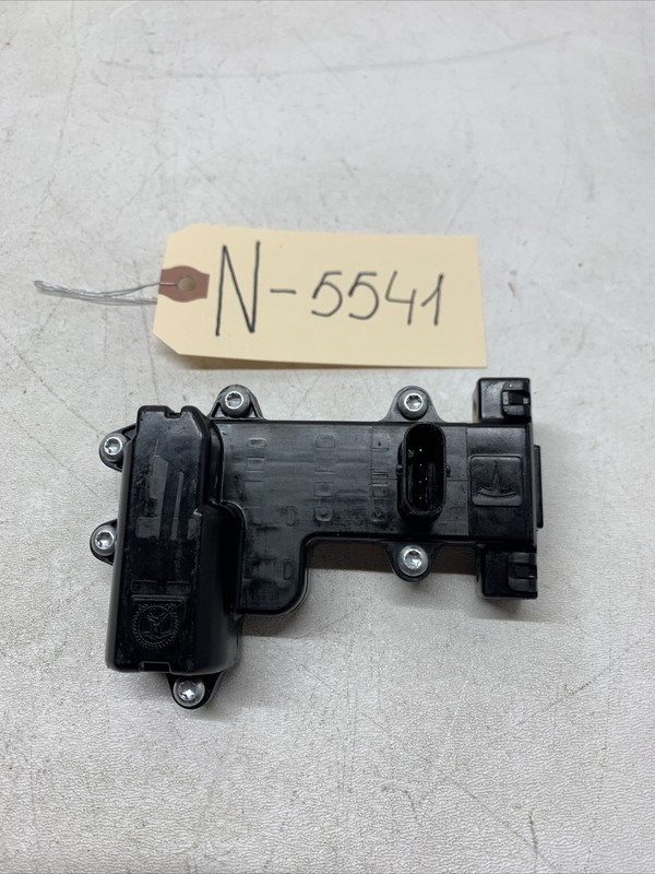 16-20 Tesla Model X Front Left Side Door Control Module 1045353-00-B 5541 B61