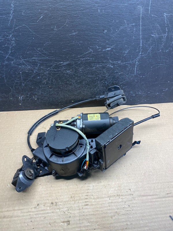 2007-2014 Kia Sedona Right Electric Power Sliding Door Motor Regulator AE0086 DG