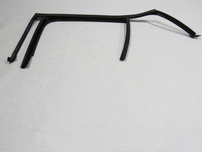 18-21 Mercedes GLC63 X253 2018 Rear Left Door Window Weather Strip Seal ;:Y