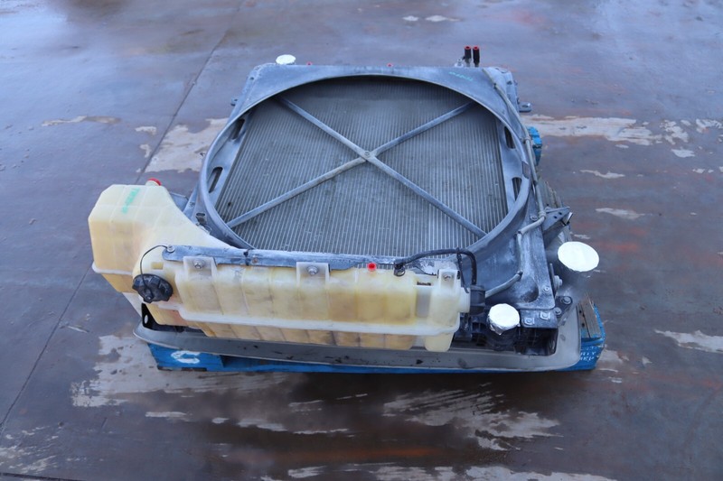 2019-2023 VOLVO VNL 860 D13 ENGINE COOLING RADIATOR A/C CONDENSER FAN SHROUD OEM