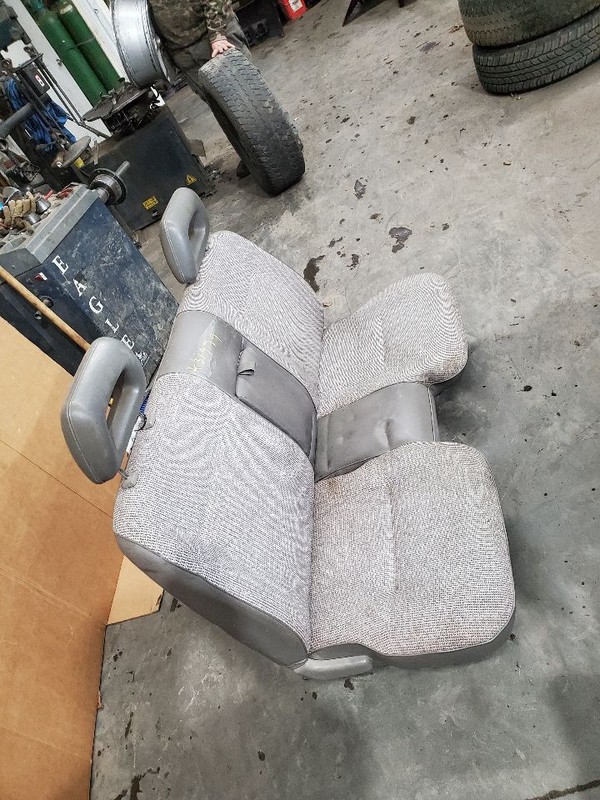 PUP ISUZU 1992 Front Seat 294718