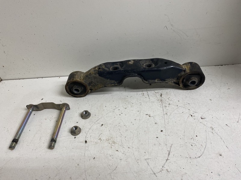 2013-2017 Subaru XV Crosstrek Rear Differential Diff Bracket Mount Carrier Oem
