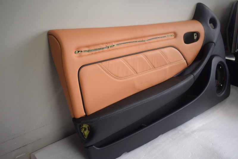 2002-05 MASERATI GRANSPORT LH DRIVERS SIDE DOOR PANEL (TAN) 66367200