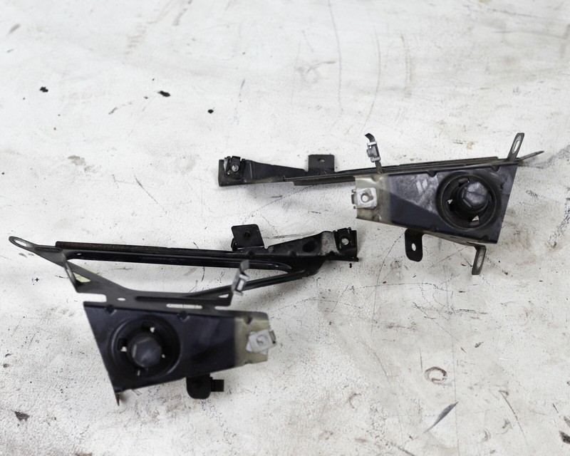 BMW 740 750 F01 F02 Front Right Left Fender Mount Bracket OEM 2009 -2015