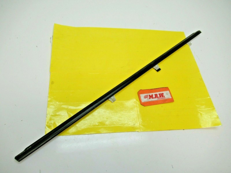 FRONT DOOR MOLDING GLASS WINDOW TOP OUTER BELT RIGHT PASSENGER for 05-09 LEGACY