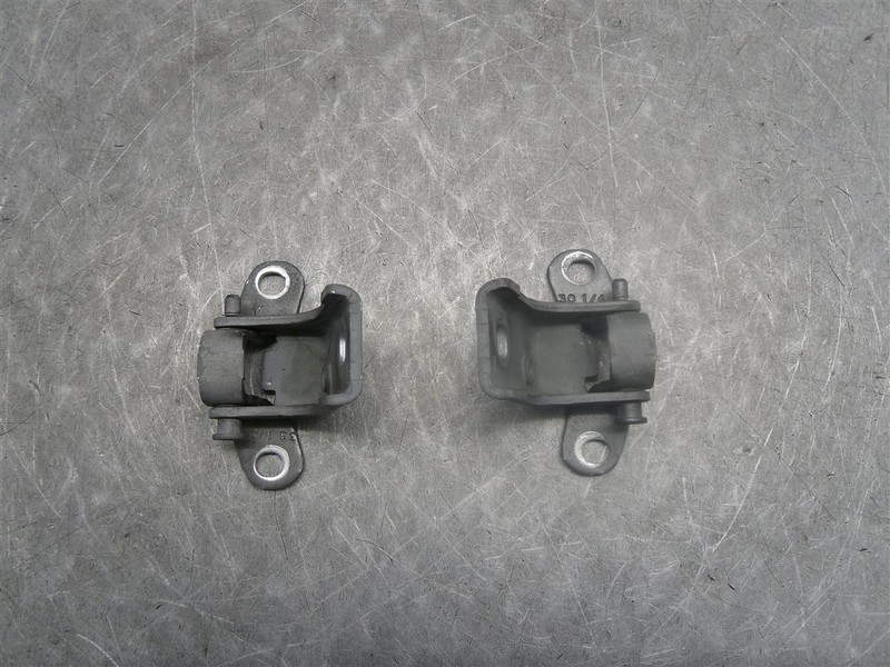 2006 FORD ESCAPE PASSENGER UPPER AND LOWER DOOR HINGES OEM 124.FD8C06