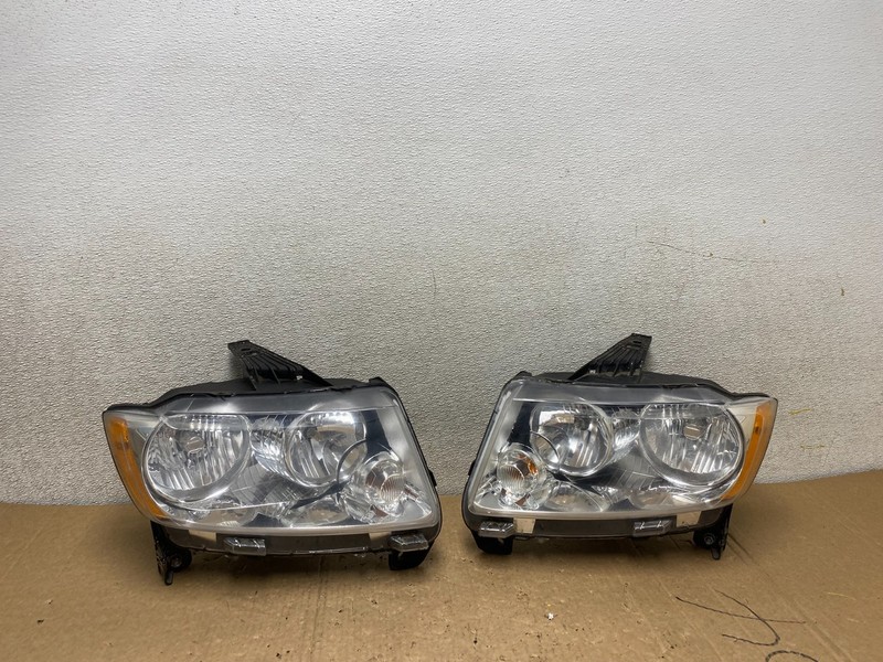 2011-2013 Jeep Grand Cherokee Left+Right Halogen Headlights U9961 DW