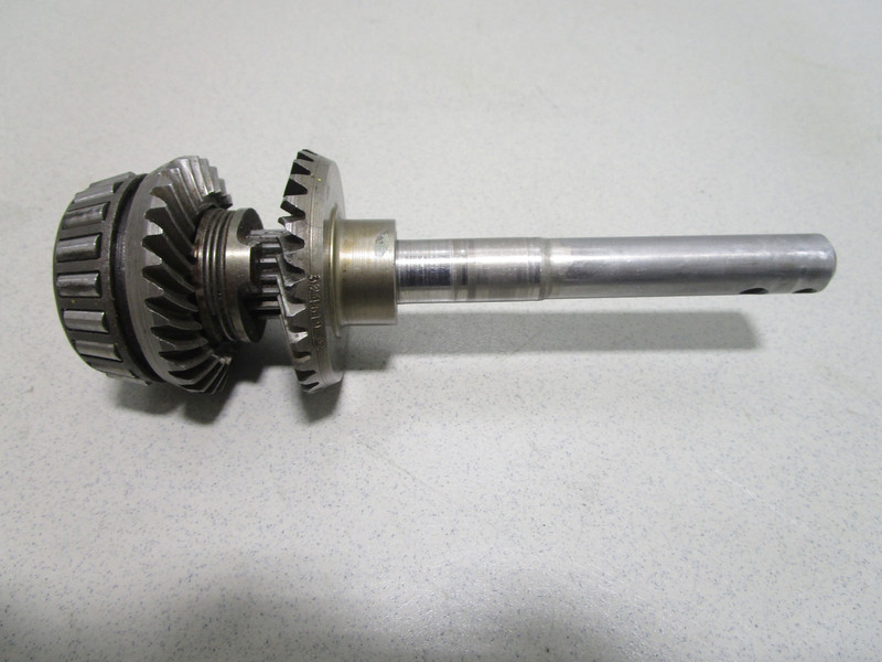 389571 389572 OMC Evinrude Johnson 6 8 HP Forward Reverse Gear Prop Shaft 324628