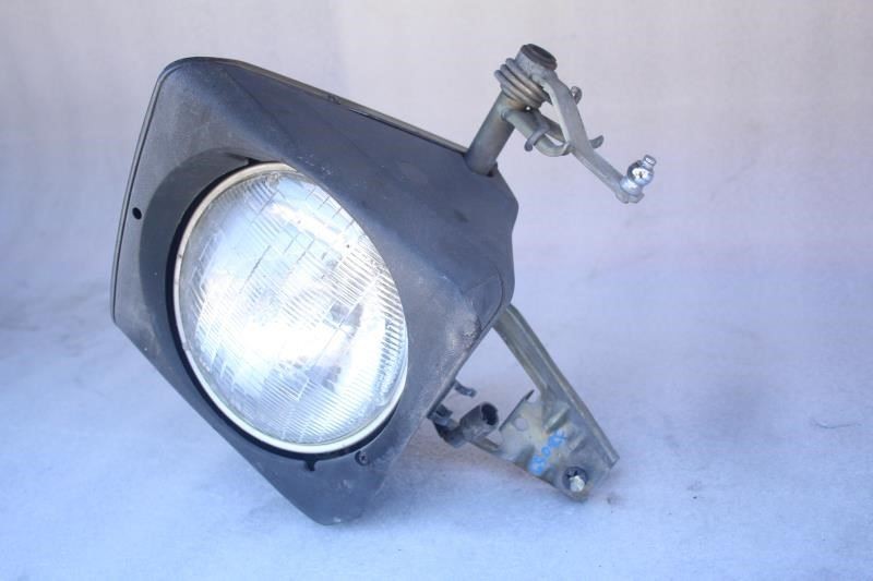 1985 PORSCHE 944 RIGHT PASSENGER SIDE HEADLIGHT HEADLAMP