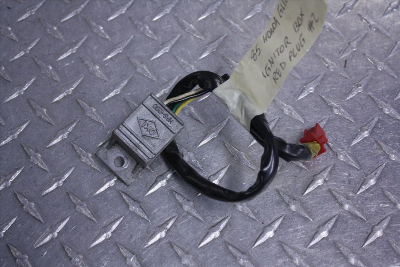 85 HONDA GL 1200 L GOLD WING IGNITOR BOX RED PLUG #2 OEM GL1200