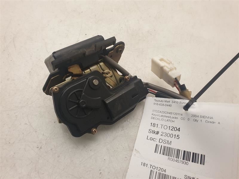 04-05 TOYOTA SIENNA DECKLID LATCH
