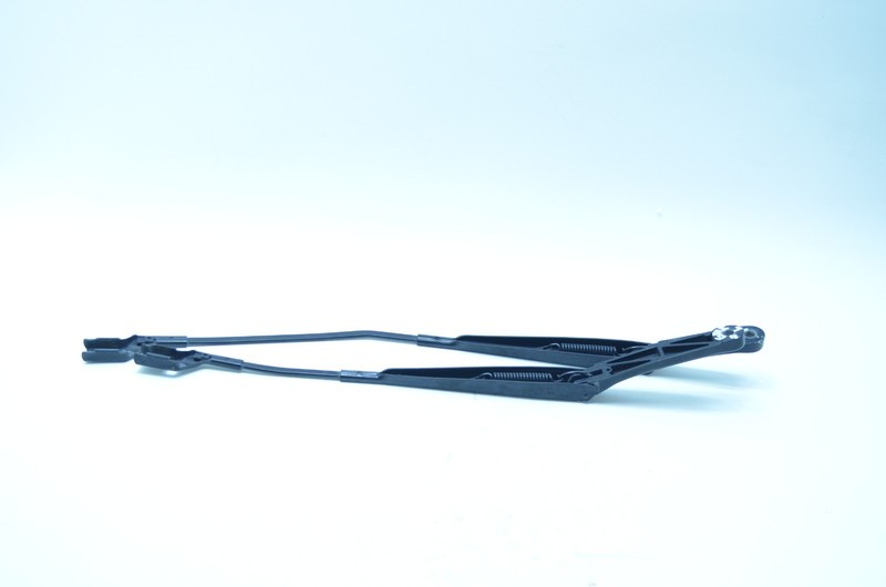 10-14 VOLKSWAGEN GOLF FRONT LEFT / RIGHT WINDSHIELD WIPER ARM SET OEM
