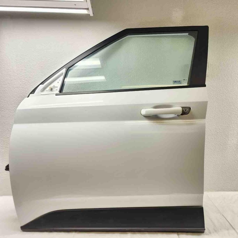 2020 Venue 4dr Elec Auto Down LH Driver Front Door WAW White Lite Scratches