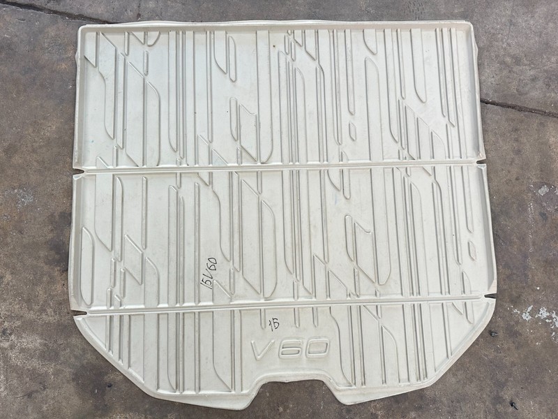 15-18 Volvo V60 REAR TRUNK FLOOR COVER MAT OEM