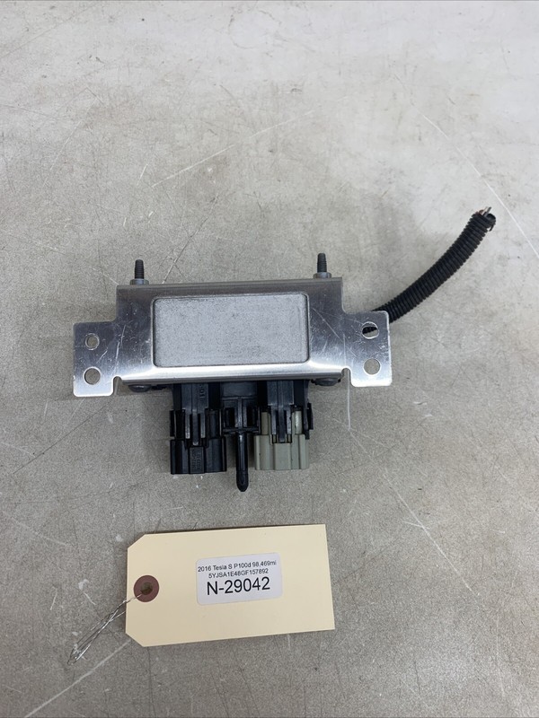 17-20 TESLA MODEL S HV BATTERY RAPID MATE SIGNAL PLUG BRACKET HOLDER 29042 B59