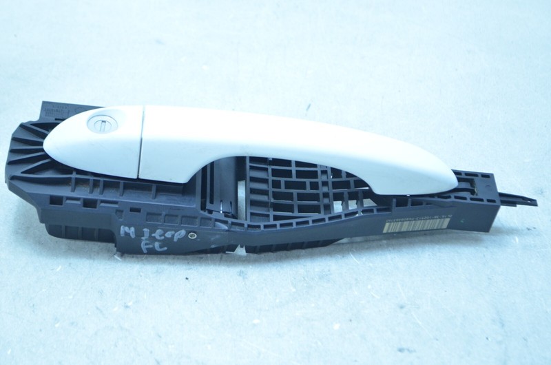 14-20 JEEP CHEROKEE FRONT LEFT DRIVER SIDE EXTERIOR DOOR HANDLE WHITE OEM