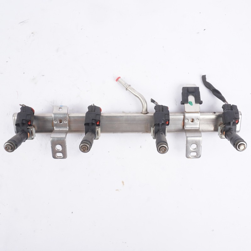 2016 - 2018 Fiat 500X 2.4L Engine Fuel Rail Injector with Injectors OEM