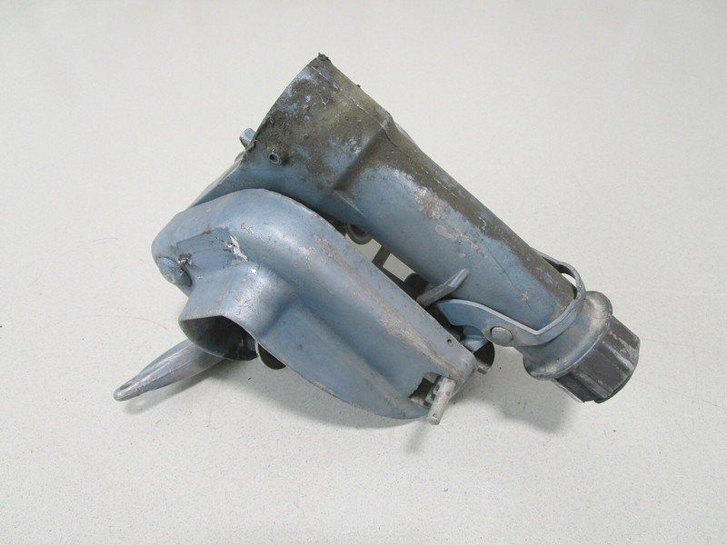 304131 Evinrude Johnson Fleetwin 7.5 hp Swivel Bracket Assembly 1955 7518