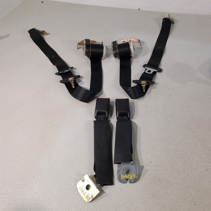 94-95 Mustang Coupe Rear Seat Belt Retractors & Latches Lh Rh Set Aa7441