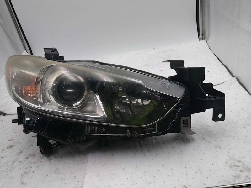 Used Right Headlight Assembly fits: 2017 Mazda 6 halogen Right Grade A