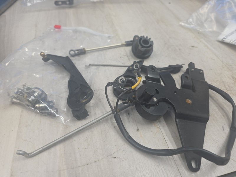 1999 Mercury 2 Stroke 25hp Electric Start 25ELH Throttle Control Assembly