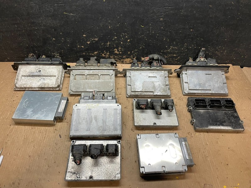 Mix of 10 Ford ECM Engine Computer Module Z5686 PS