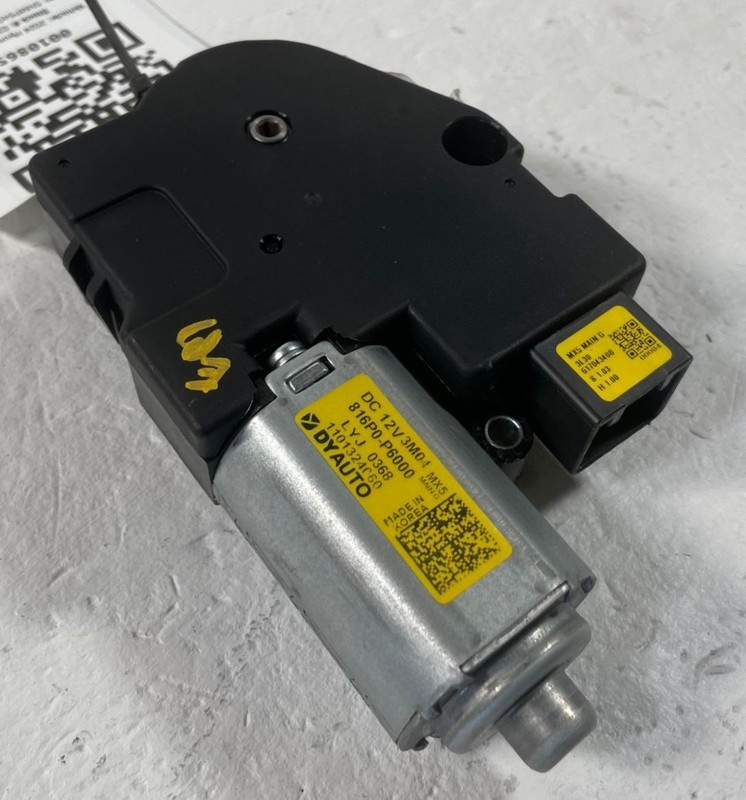 2024-26 HYUNDAI SANTA FE FRONT SUNROOF SUN ROOF MOTOR UNIT 816P0-P6000 # 108652