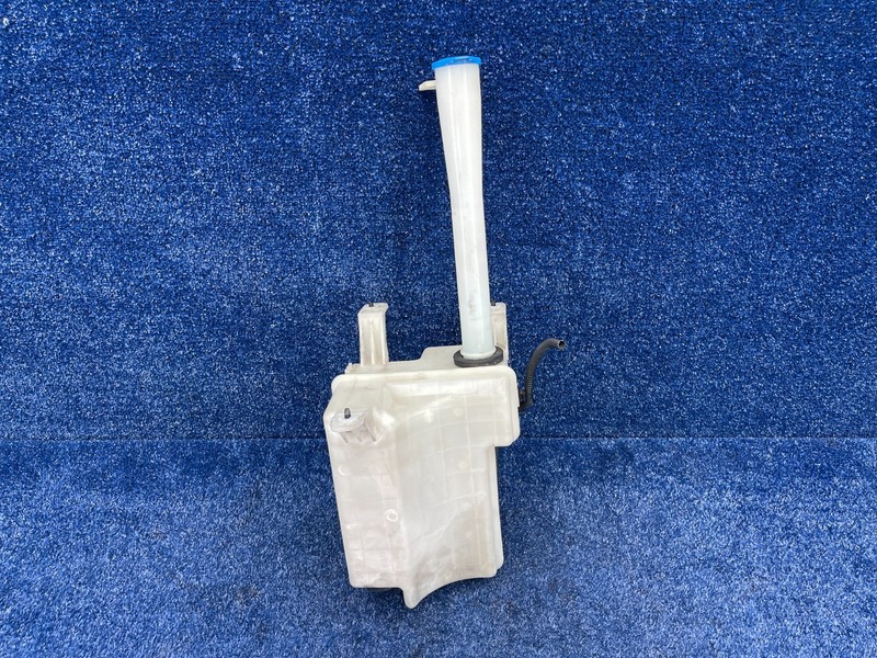 11-13 KIA SORENTO Front Windshield Wiper Fluid Bottle W/Pump Level Sensor OEM