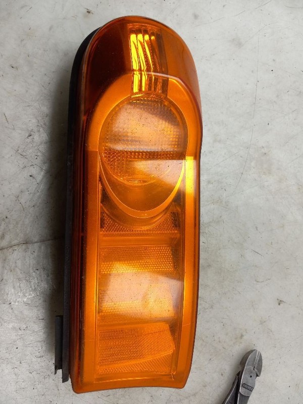 07 08 09 10 11 TOYOTA FJ CRUISER PASSENGER RIGHT CORNER PARK TURN SIGNAL LIGHT