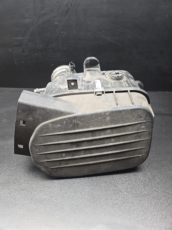 M156 MASERATI 14-17 QUATTROPORTE GHIBLI RIGHT PASS SIDE AIR CLEANER FILTER BOX