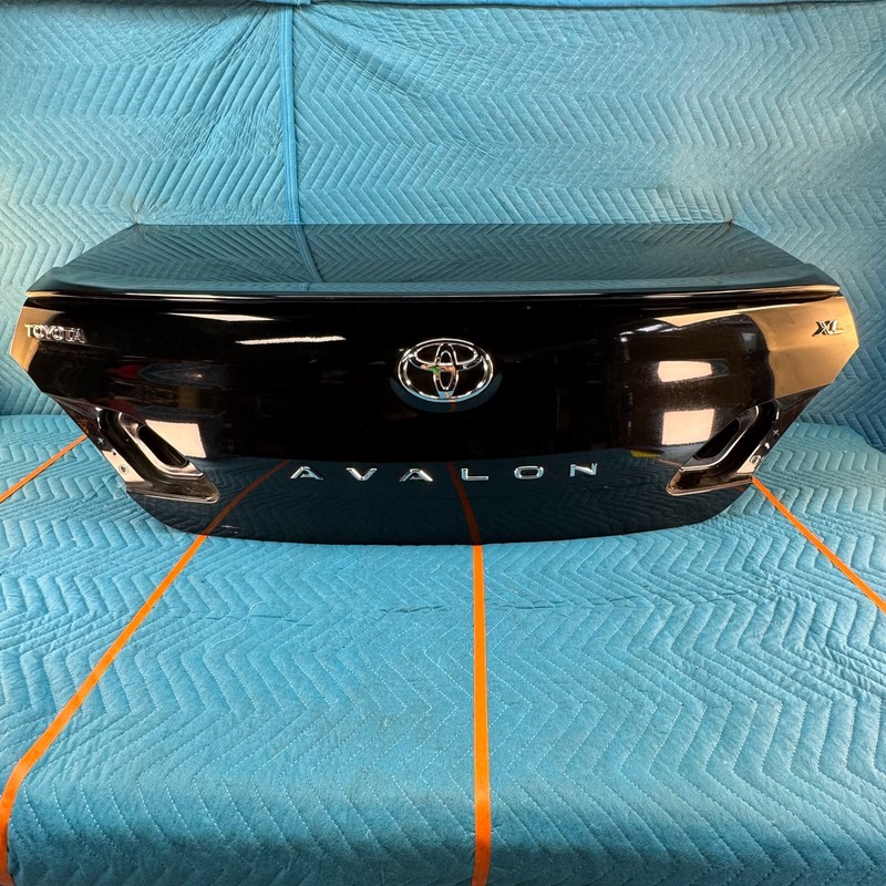 05-10 TOYOTA AVALON XL Trunk Lidw SPOILER Shell OEM color 202 black