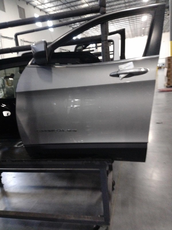 2015 Jeep Cherokee Left Front Door Silver, 139K Miles, OEM Replacement
