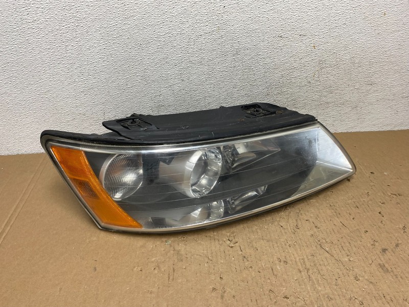 2006-2008 Hyundai Sonata Right Passenger Rh Side Headlight Halogen Oem AD8156 DW