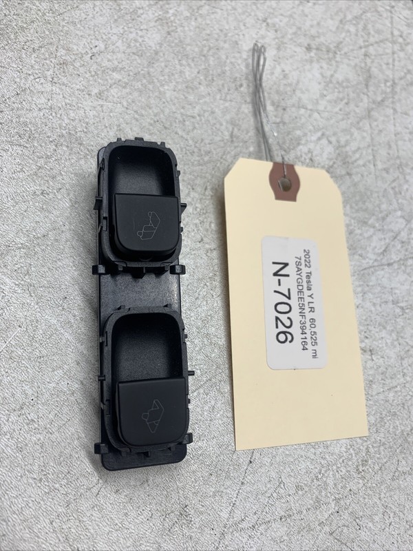 20-22 TESLA MODEL Y TRUNK REAR LEFT DRIVER SIDE SEAT SWITCH OEM 7026 B3
