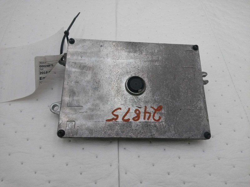 2019 Honda HR-V Engine Control Module ECM 1.8L OEM 3782051ML81 Used