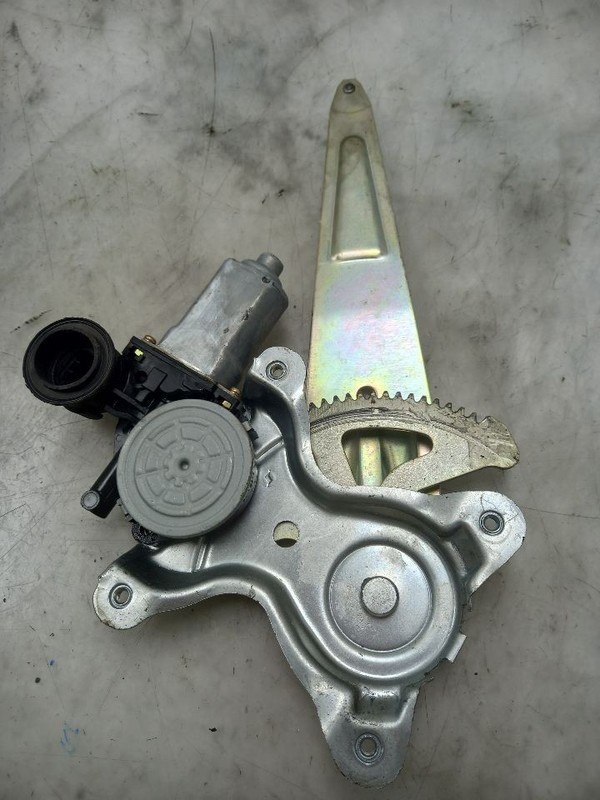 01 02 03 04 05 TOYOTA RAV 4 REAR DRIVER LEFT WINDOW REGULATOR