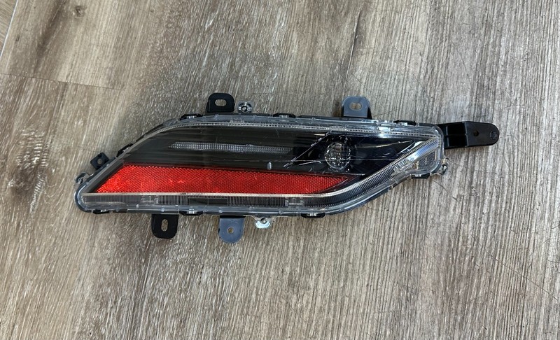 2020-22 TOYOTA VENZA REAR LH TURN SIGNAL REFLECTOR - OEM