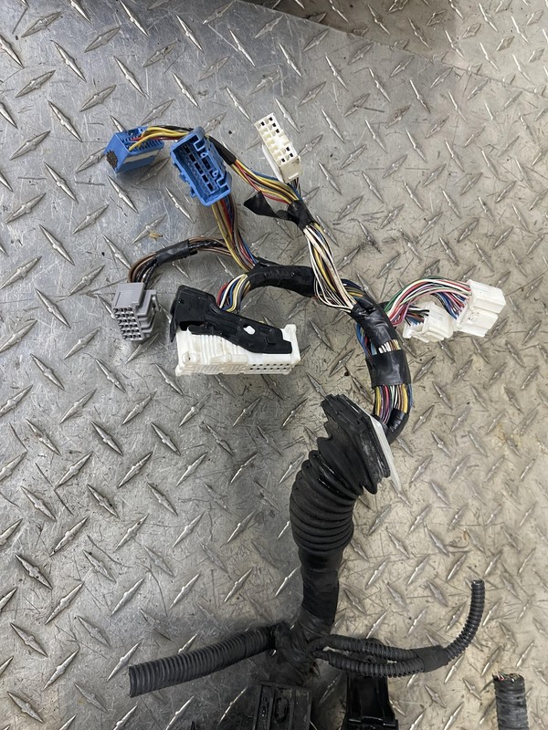 06-13 LEXUS IS250 IS350 FRONT LEFT ENGINE COMPARTMENT FUSE BOX RELAY
