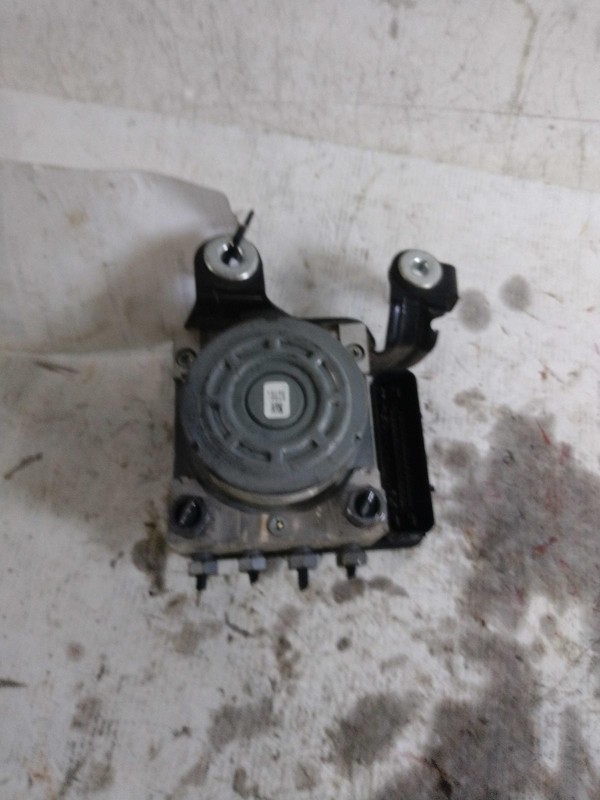 2016 Lincoln MKX ABS Pump and Motor Assembly OEM 478556 131K Miles