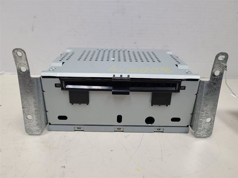 Audio Equipment Radio Receiver AM-FM-CD-MP3 Fits 15-16 NAVIGATOR 562701