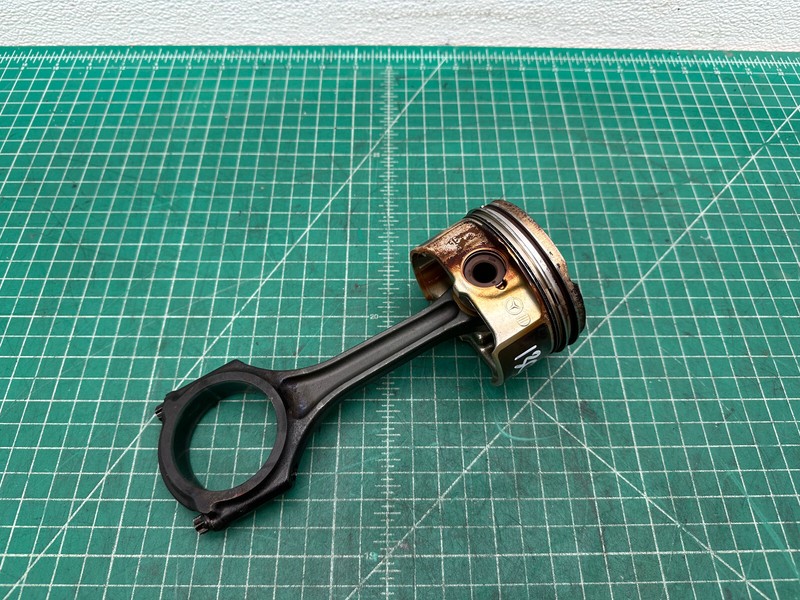 12-15 Mercedes C250 W204 M271 engine PISTON WITH CONNECTING ROD OEM